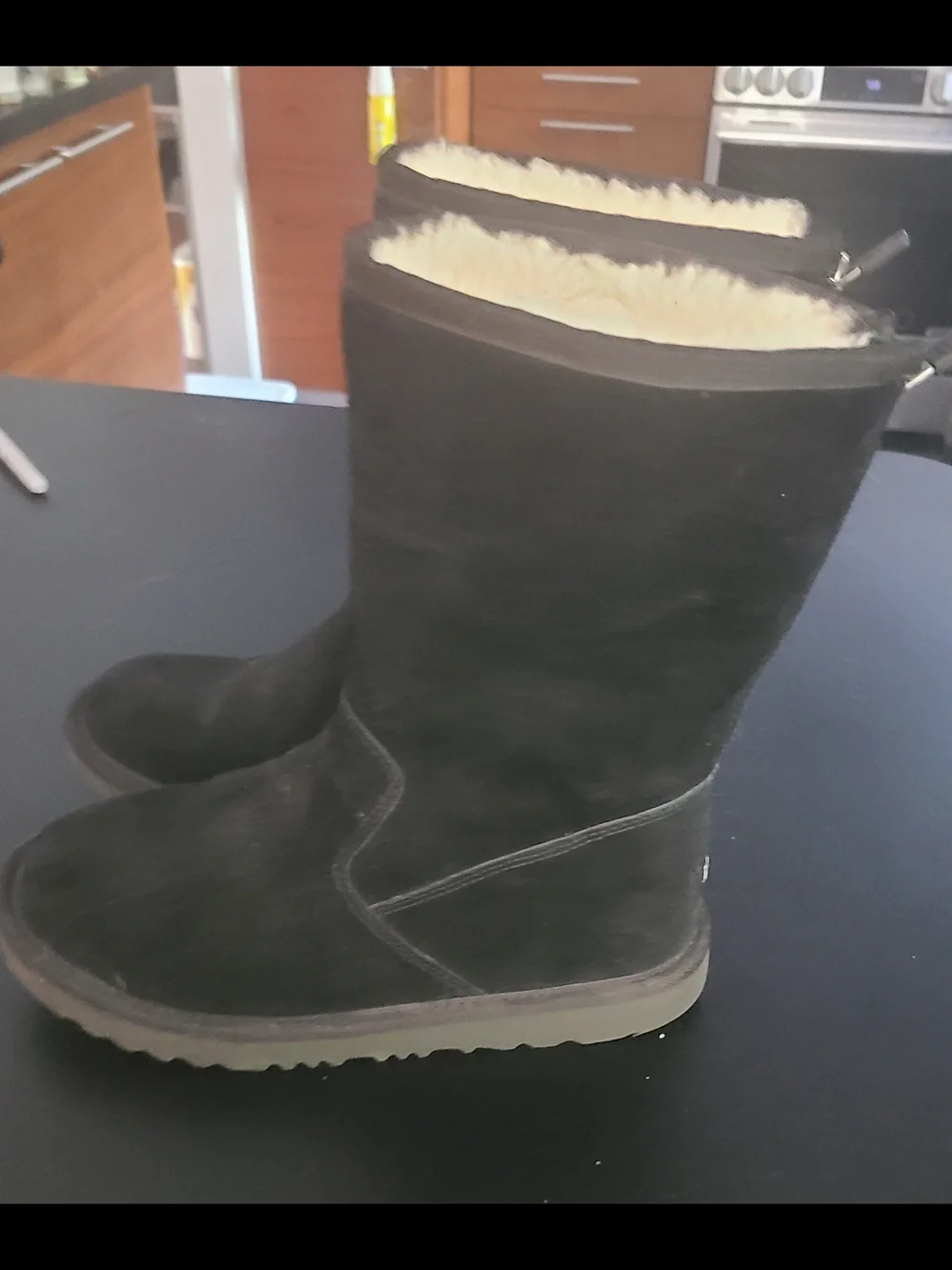 UGG KIDS Classic  Sheepskin fur lined Black SIZE 3 BOOTS 8.5